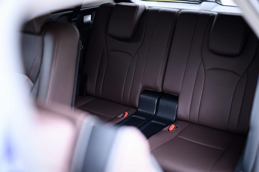 Интерьер Lexus RX450hL 2019 года  (JP) (фото 8 из 10)